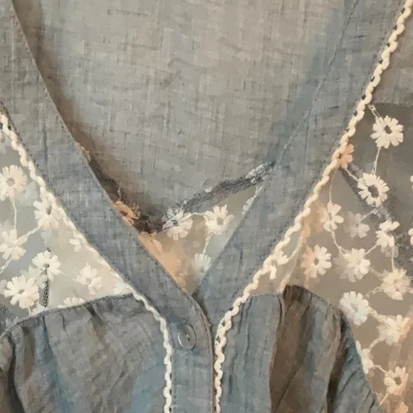 Button-up chambray blouse - Picture 3 of 5